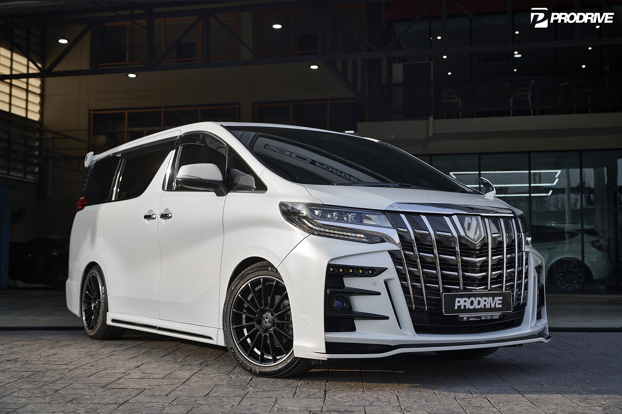 Toyota Alphard 30 x Silk Blaze x KW V3